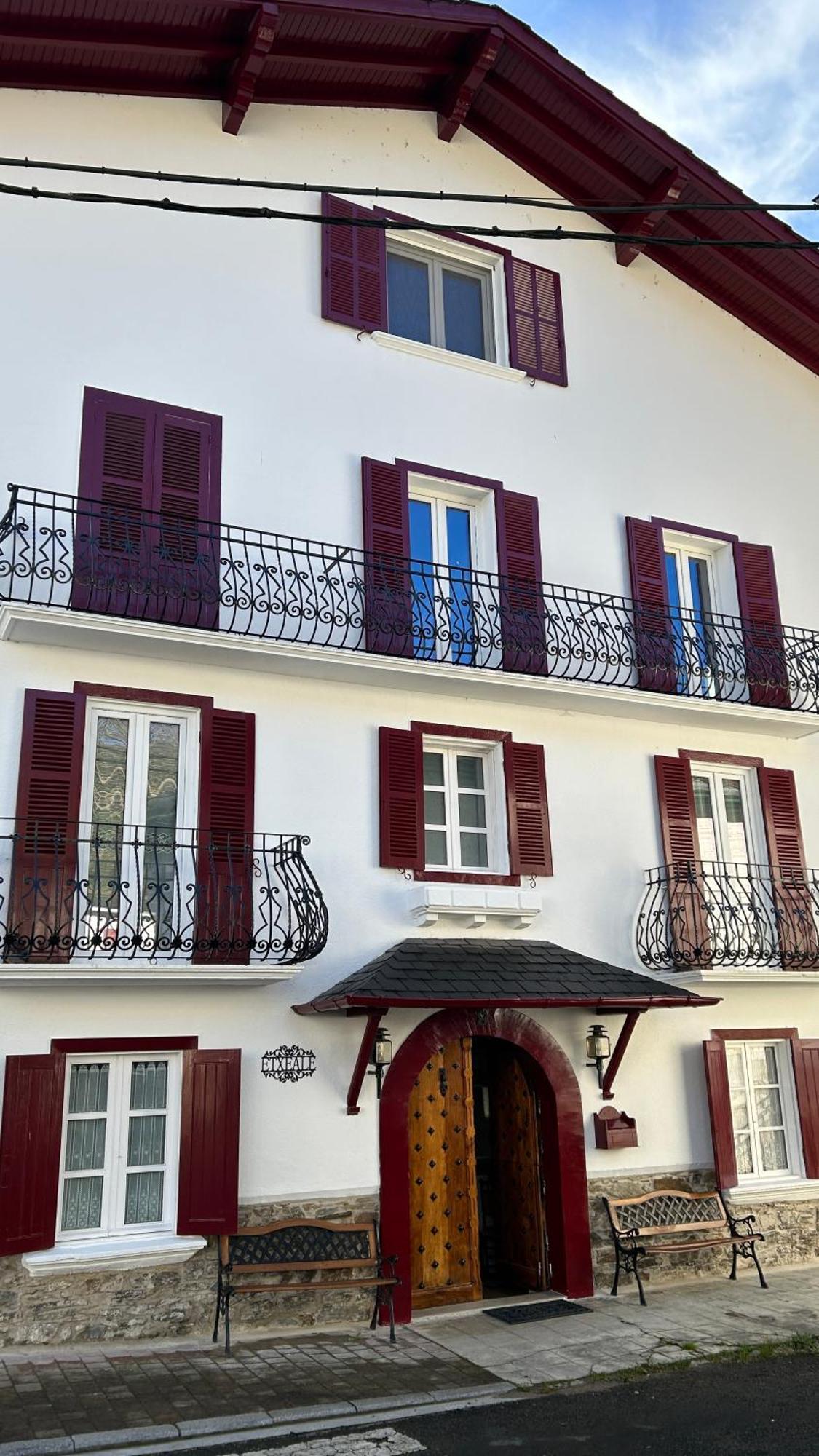 Etxeale Hotel Valcarlos Exterior photo