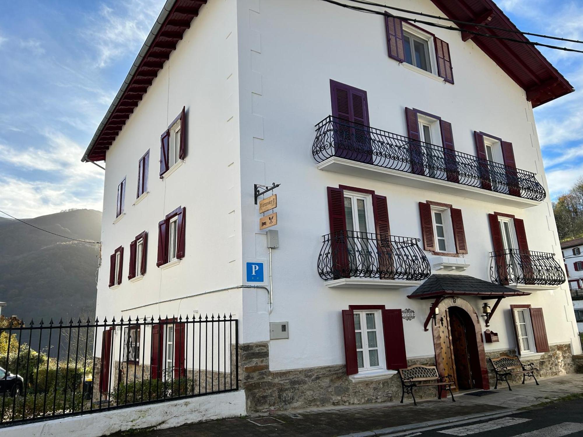 Etxeale Hotel Valcarlos Exterior photo