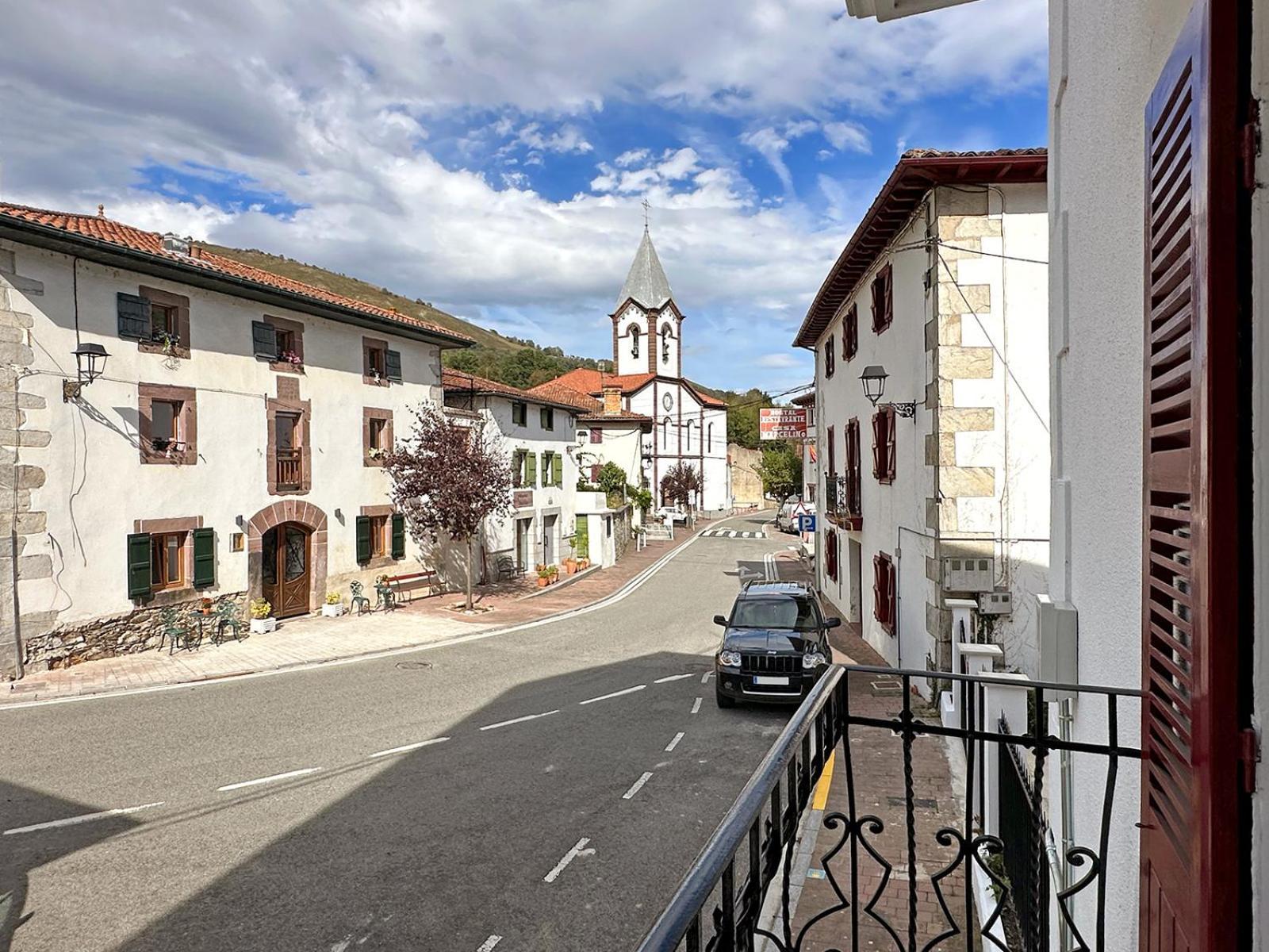 Etxeale Hotel Valcarlos Exterior photo